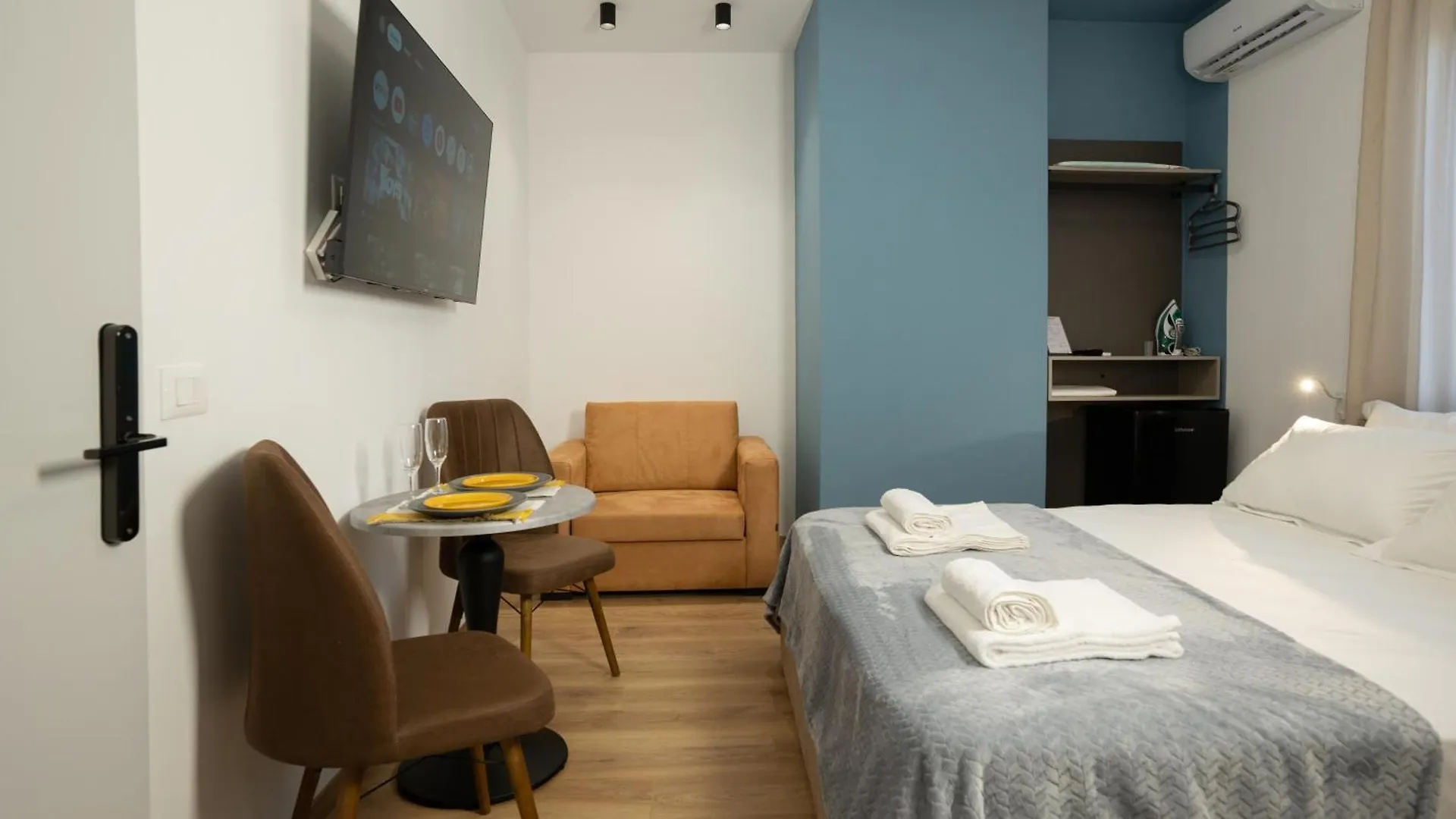 Circle Tirana City Center 0*,  Albanie